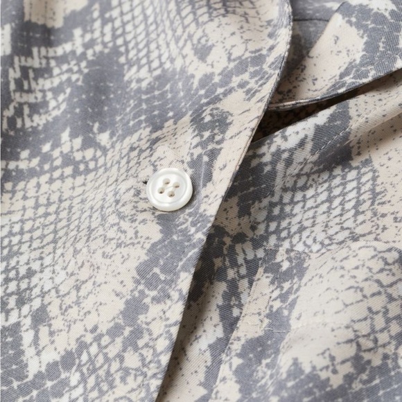 Voluminous Resort Button Down Shirt - Picture 3 of 7